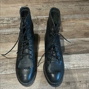 Womens Ariat Heritage Lace up boot - size 8 - like new